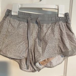 Lululemon hotty hot shorts 2.5”